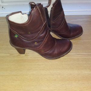 El Naturalista high heeled ankle boots